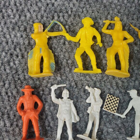 Vtg Toy Figure Lot Marx MPC PP 1960s 1970s Rubber Plastic Yellow White Brown Blu - Picture 7 of 10